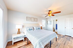 3 bedrooms, iron/ironing board, free WiFi, bed sheets - Sugar Bean Shack: Vibrant home with private pool (Avon)