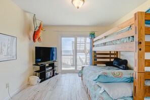 4 bedrooms, iron/ironing board, free WiFi, bed sheets