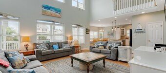 Finally Free: Sprawling home with pool access, balconies, enclosed yard, & grill - dogs ok