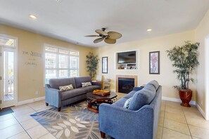 Smart TV, fireplace