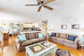 Téléviseur connecté, lecteur de DVD, livres, sélection de films