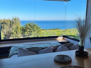 Deluxe Apartment, Sea View | Bed sheets - Chackra Centinela (Navidad)