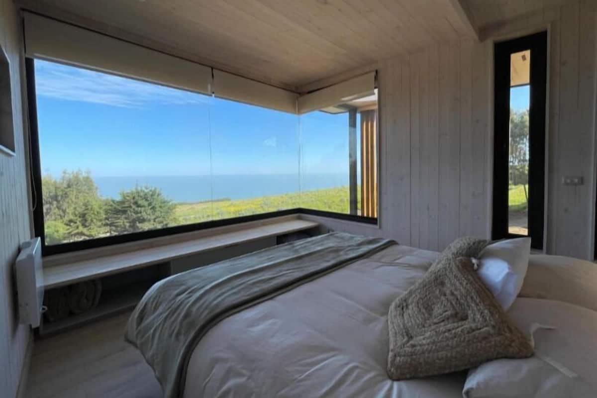 Deluxe Apartment, Sea View | Bed sheets