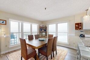 Dining - Beachfront condo with ocean views, large balcony, washer/dryer, pool & tennis (North Topsail Beach)