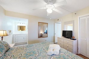 3 bedrooms, free WiFi, bed sheets - Beachfront condo with ocean views, large balcony, washer/dryer, pool & tennis (North Topsail Beach)