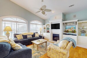 Smart TV, fireplace, books, stereo - Grams Getaway: Private pool, deck, & patio - walk to the beach (Ocean Isle Beach)