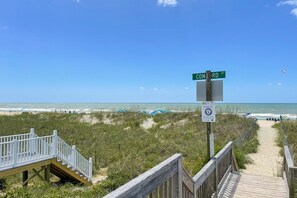 Beach nearby - Beachside Bungalow: Coastal Home w/Private Pool (Ocean Isle Beach)