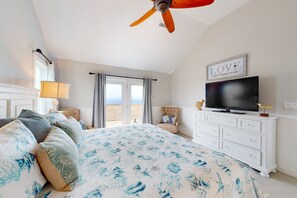 7 bedrooms, free WiFi, bed sheets - Dog-friendly oceanfront home with private outdoor pool, hot tub & central AC (Waves)
