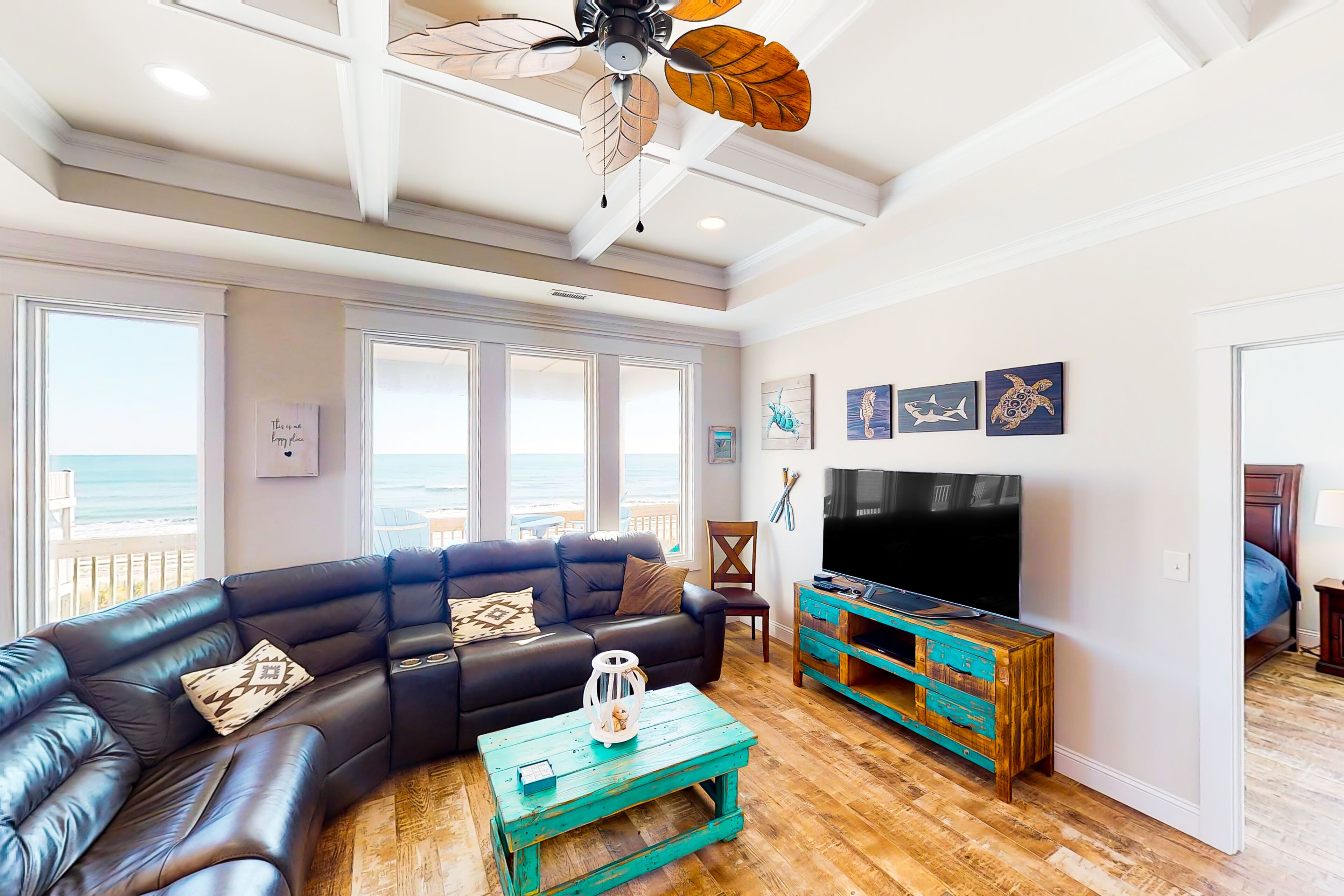 Fernseher, Bücher, Arbeitsbereiche