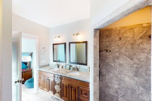 Douche, serviettes fournies