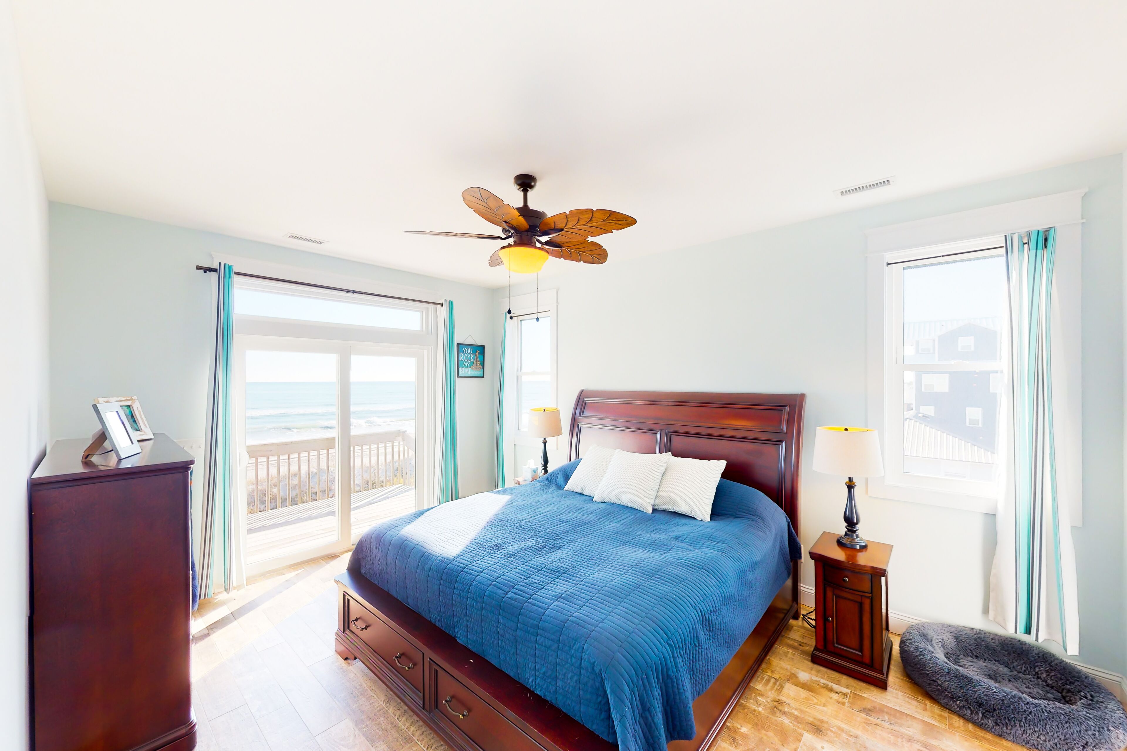 4 bedrooms, desk, iron/ironing board, free WiFi