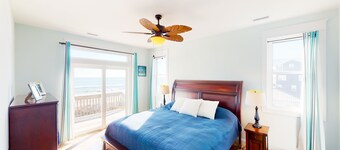 Beautiful dog-friendly ocean view home with hot tub, lovely balcony, W/D & AC