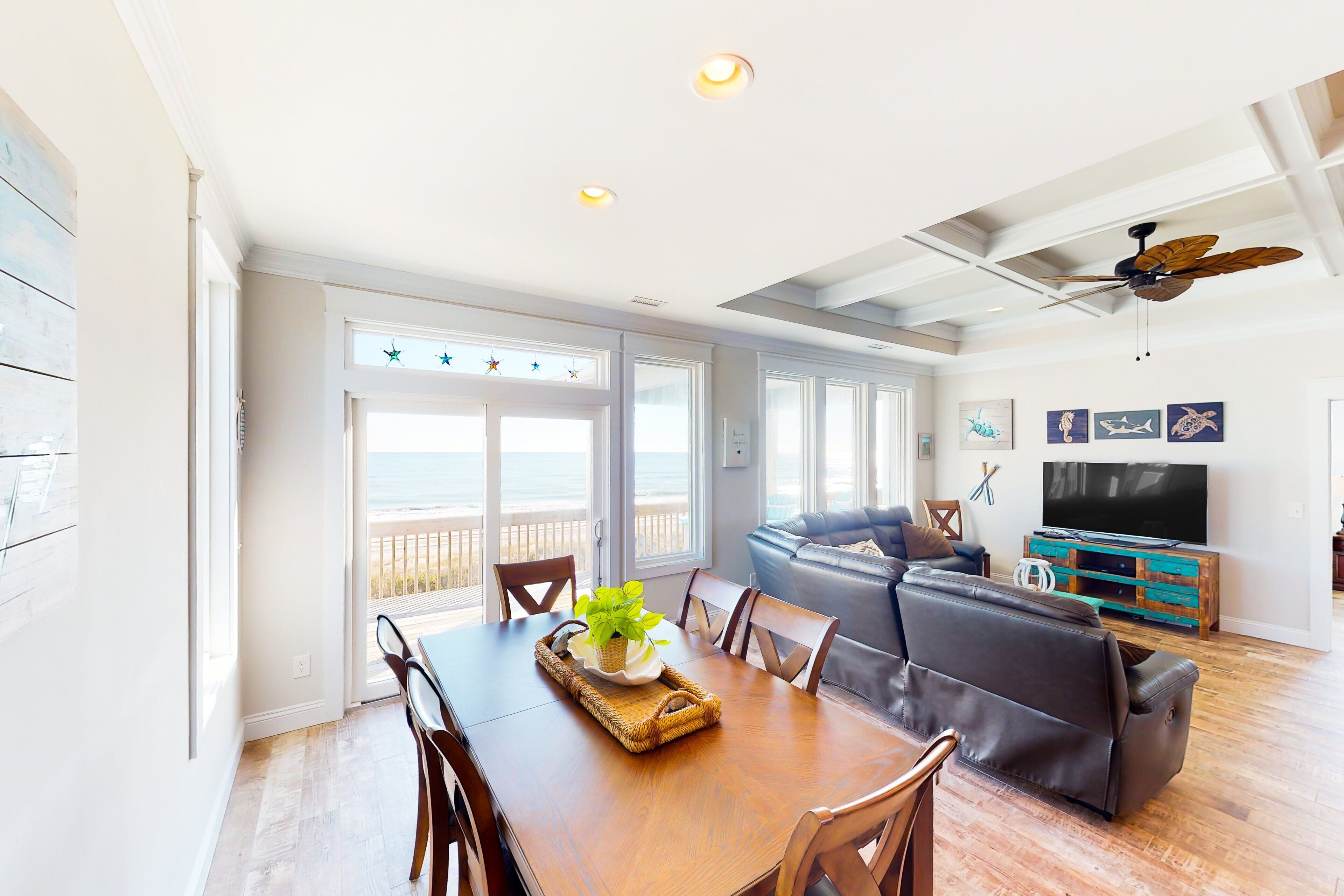 电视、书、办公室