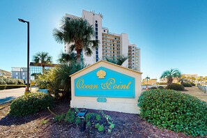 Property grounds - Kat Cove 1: Oceanfront home with shared pool (Ocean Isle Beach)