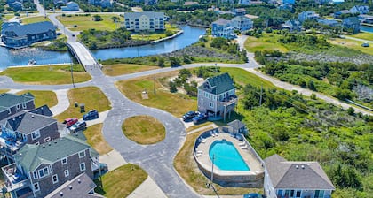 Waterfront home with great Sound views, private hot tub, W/D, pool, AC