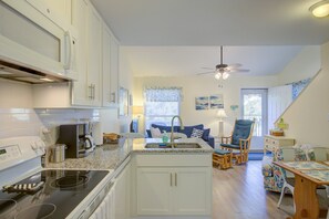 Fridge, microwave, oven, stovetop - Duplex with short walk to beach, screened porch, outdoor shower, W/D, & AC (North Topsail Beach)
