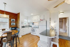Fridge, microwave, oven, stovetop - Tarpon Drive Hideaway A: Dog-friendly duplex w/balcony (Avon)