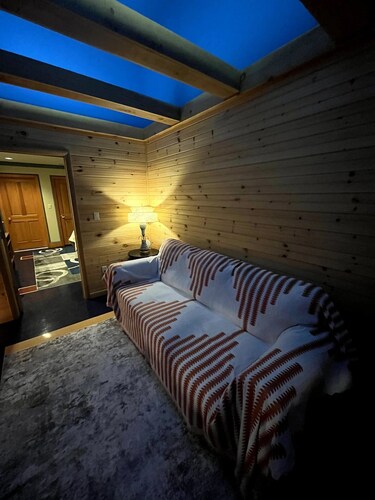 2 BR Schoolhouse Apt w/ Sauna