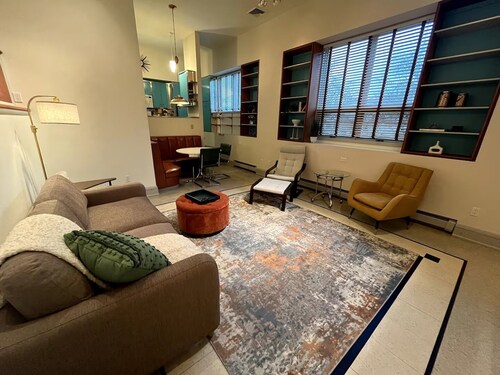 2 BR Schoolhouse Apt w/ Sauna