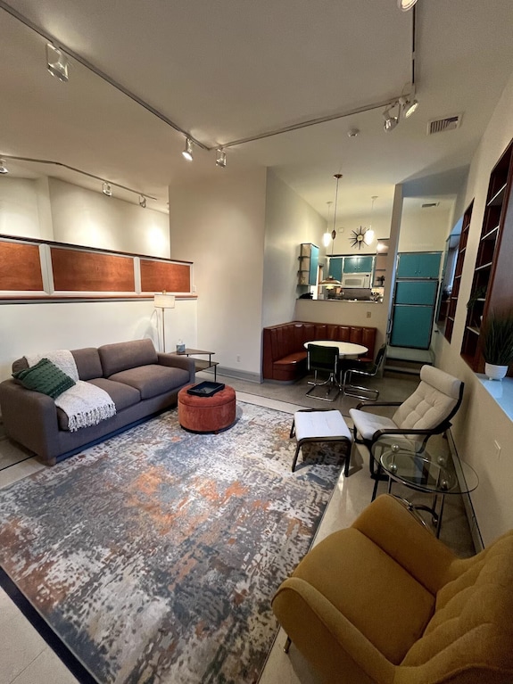 2 Br Schoolhouse Apt W/ Sauna - Allentown, PA