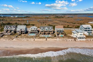 On the beach - Sunshine- Oceanfront townhome with beach access, a pool, hot tub, & AC (North Topsail Beach)