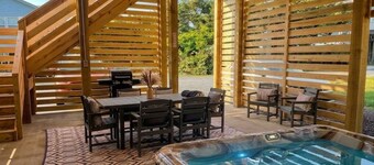 Coastal Paradise: Dog-friendly, hot tub, shared pool