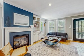 Smart-TV, peis og bøker