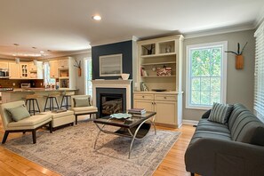 Smart-TV, peis og bøker