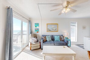 Smart-TV, DVD-spiller og bøker