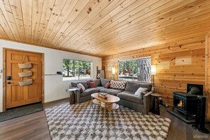 Televisión, chimenea