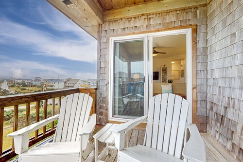 Incredible waterfront condo with amazing ocean views, pool, deck, & beach access