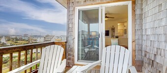 Incredible waterfront condo with amazing ocean views, pool, deck, & beach access