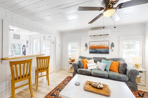 Dog-friendly home with washer/dryer & free WiFi - 3 miles from beach access