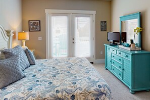 3 室のベッドルーム、WiFi (無料)、ベッドシーツ