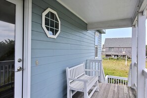 Property grounds - Waterfront Home w/ Private Hot Tub, Fireplace, AC, Washer/Dryer & Shared Pool (Avon)