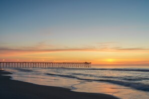 Beach - Colony II at Oyster Bay Condo | Pool, Gym, Grill Areas & Hot Tub (Sunset Beach)