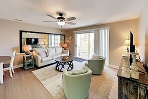 Smart TV - Colony II at Oyster Bay Condo | Pool, Gym, Grill Areas & Hot Tub (Sunset Beach)