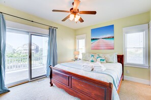 6 bedrooms, free WiFi, bed sheets - Dog-friendly beach home with private pool, hot tub, AC, pool table & game room (Avon)