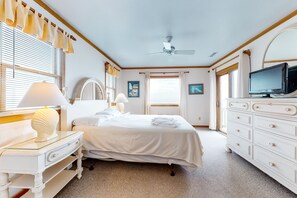 4 bedrooms, desk, free WiFi, bed sheets