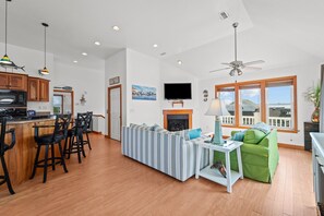 TV, ping pong - Waterfront home with boat dock, shared pool, & balcony with ocean view (Frisco)