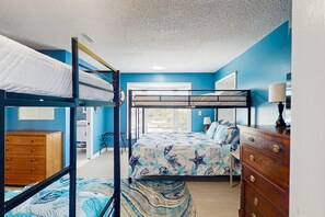 3 bedrooms, free WiFi, bed sheets - Dog-friendly oceanfront home with direct beach access and close to attractions (North Topsail Beach)