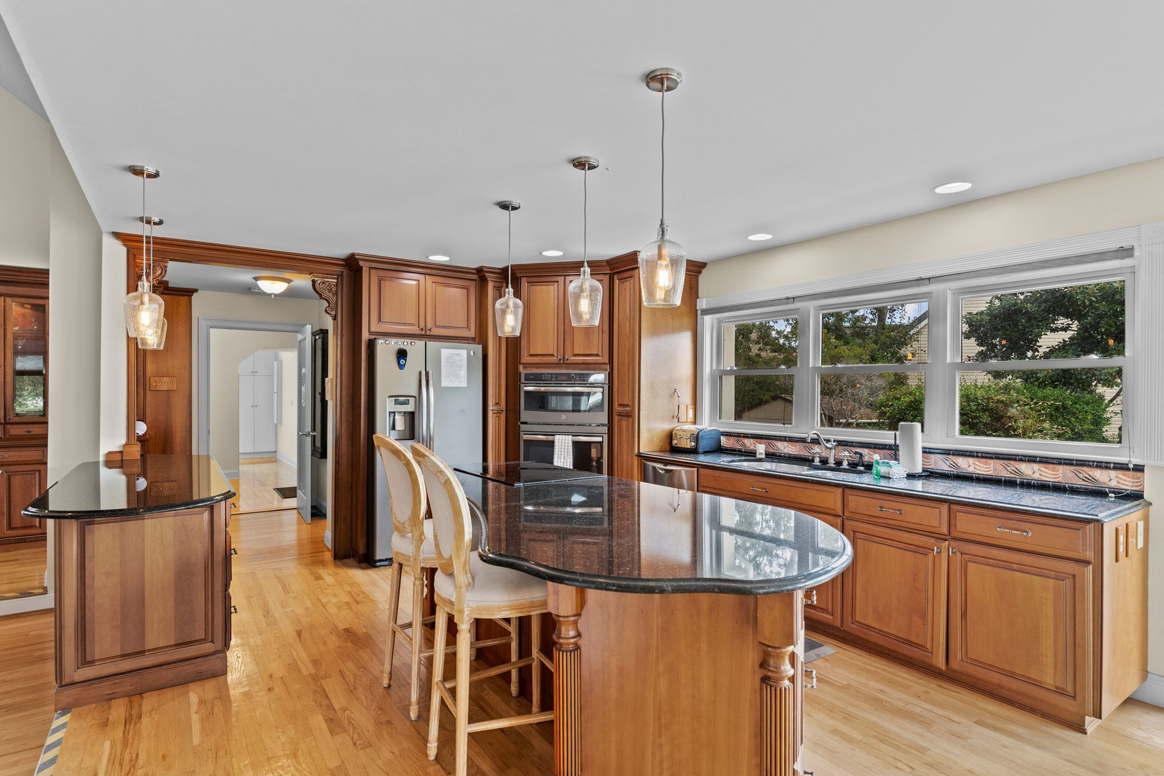 ثلاجة، ميكروويف، فرن، موقد طهي مسطح