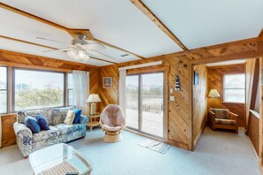 TV, DVD-spiller og bøker