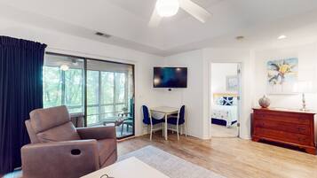 2 bedrooms, iron/ironing board, internet, bed sheets