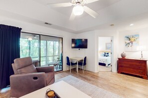 2 bedrooms, iron/ironing board, internet, bed sheets