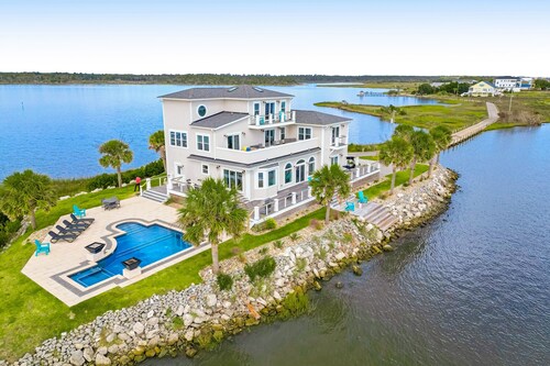 Sneads Island: Luxurious private island home with pool, wraparound deck, & firepit