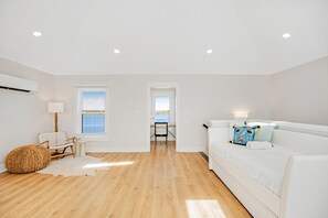 6 slaapkamers, een strijkplank/strijkijzer, gratis wifi, beddengoed