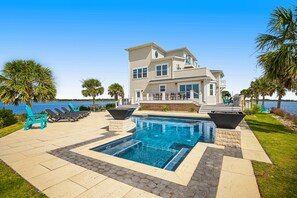 Een verwarmd zwembad