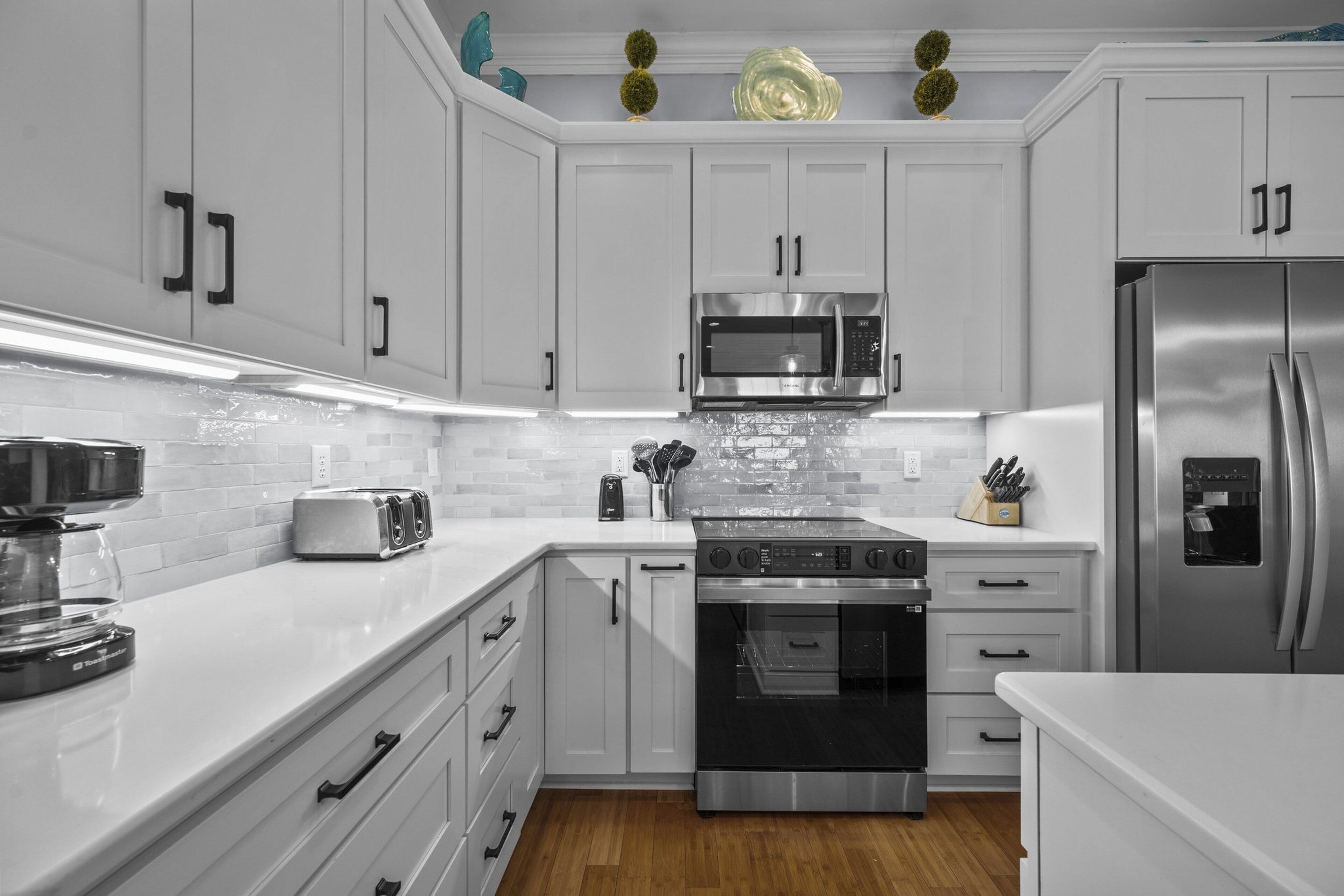 雪櫃、微波爐、焗爐、爐具