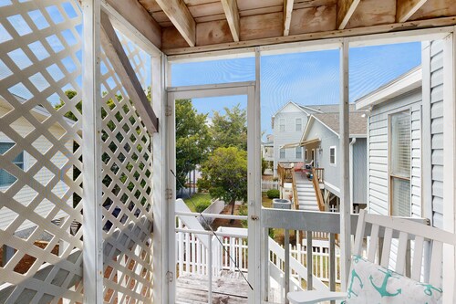 Shell Box III: Dog Friendly, 1 Block from Beach